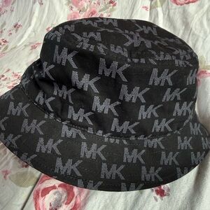NWT 🔥 Michael Kors Monogram Black Bucket Hat